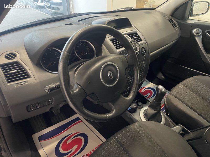 Renault Mégane II 1,6i Essence 16V 110 Chvx « Régulateur de vitesse,Climatisation,Jantes » (image 3)