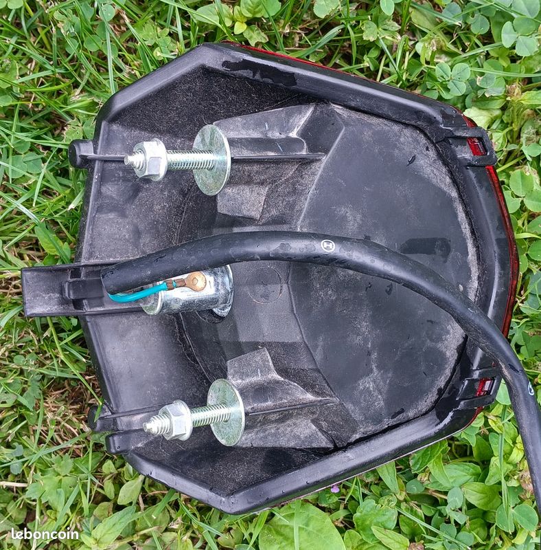 Feu arrière Honda CB125F ( 125 cbf ) 2019 (image 2)