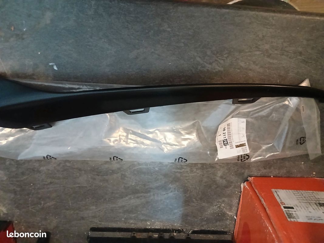Cales / tampon de réservoir Yamaha DTR 125 1992 • EUR 19,00 Cales / tampon de réservoir Yamaha DTR 125 1992 • EUR 19,00