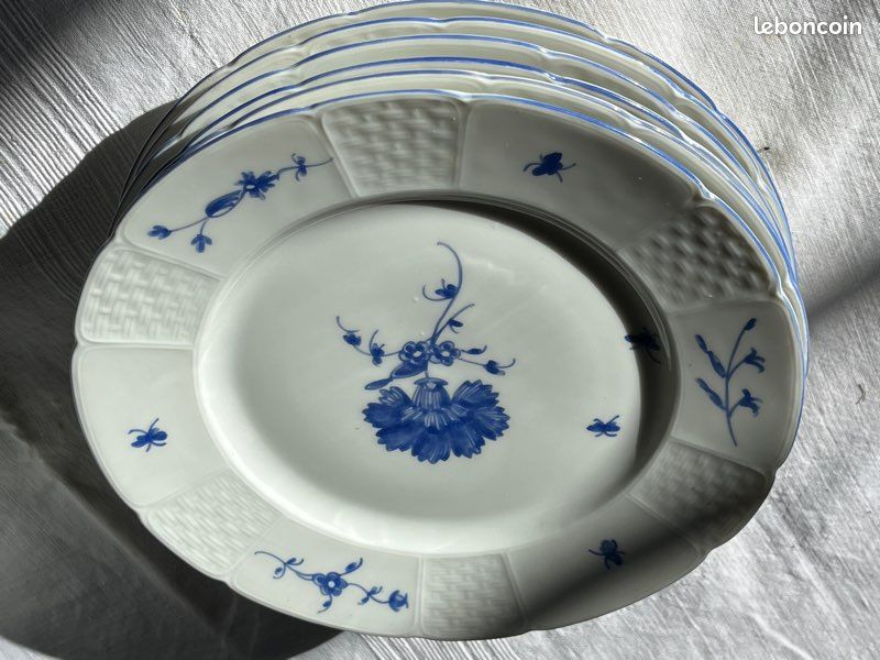 Service d'assiettes en porcelaine - 18 pièces OR pas cher