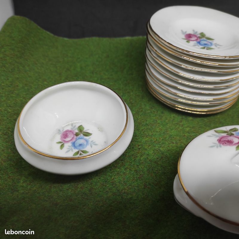 JOLIE DINETTE ANCIENNE DE POUPEE EN FAIENCE DE CREIL ET MONTEREAU DÉCOR CHATS