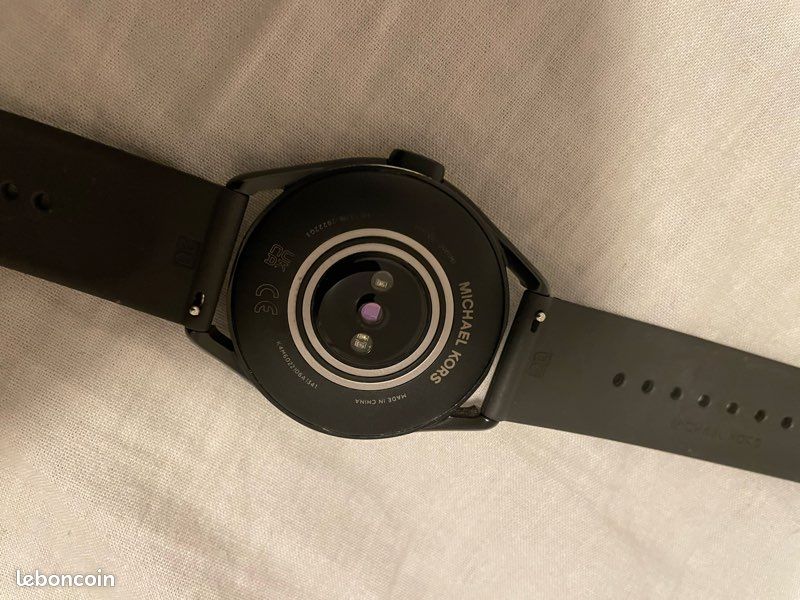 Montre connecté Michael Kors en très bon état (image 3)