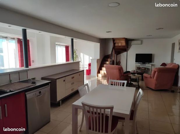 Maison de village rénovée à Vauvert - Charme, espace et confort
