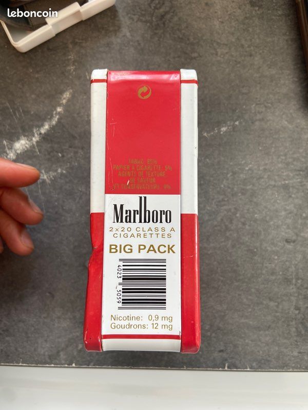 Boîte publicitaire Marlboro