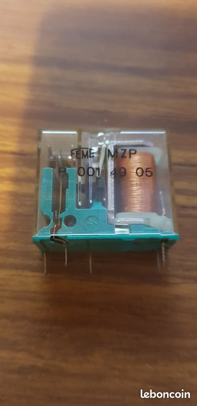 Relais électro mécanique FEME ou Carlo Gavazzi Serie MZ 26V 5A composant électronique (image 1)