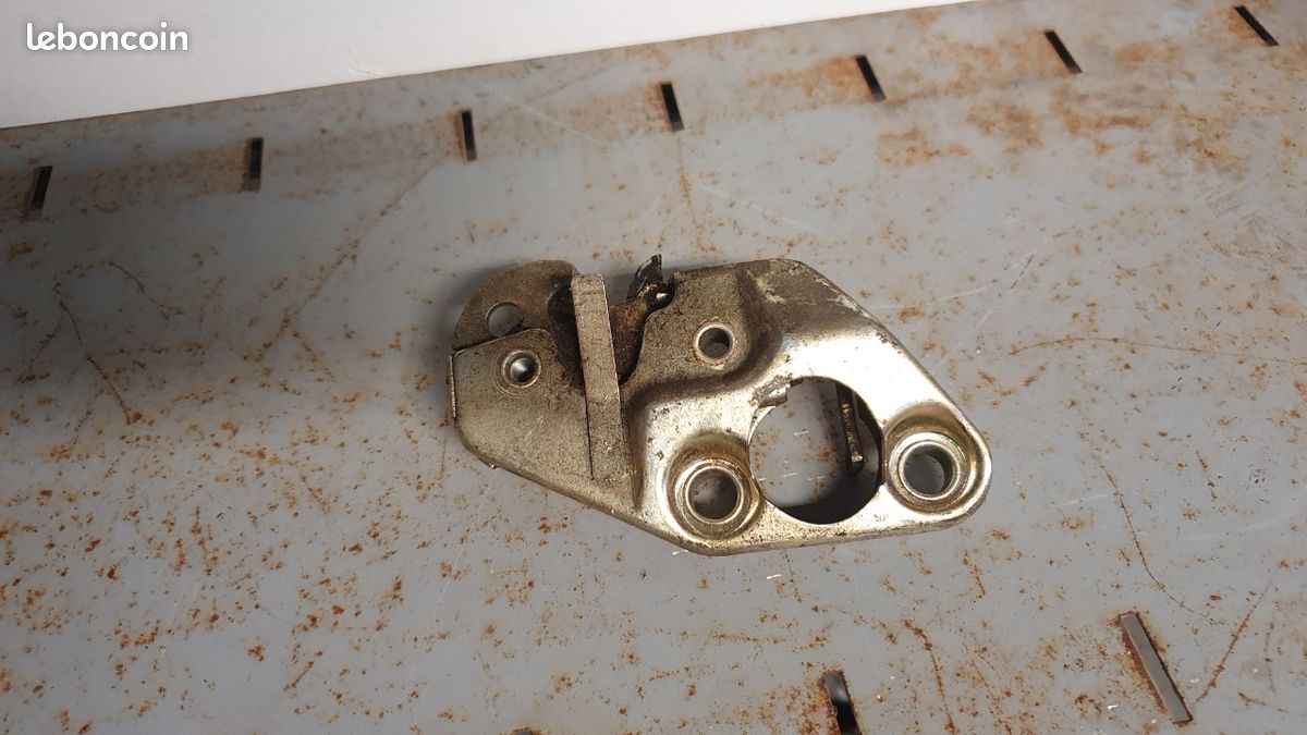 Serrure coffre BMW E30 (image 1)