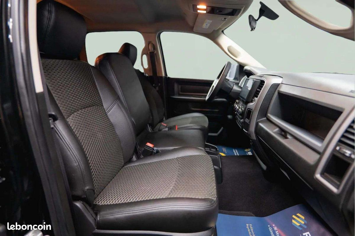Dodge RAM 5.7 V8 HEMI 4x4 * Pack Offroad Nuit * LED * AHK * 6 Places (image 15)