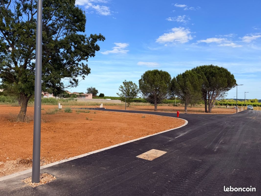 Terrain 901 m² · à Pézenas · 131 000 €
