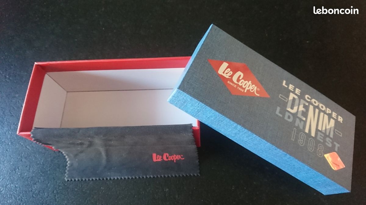 Lunettes de soleil marque Lee Cooper Accessoires Bagagerie