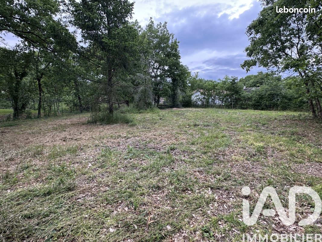 Terrain 1000 m² · à Castelnau-d'Estrétefonds · 1 000 m² · 136 000 €