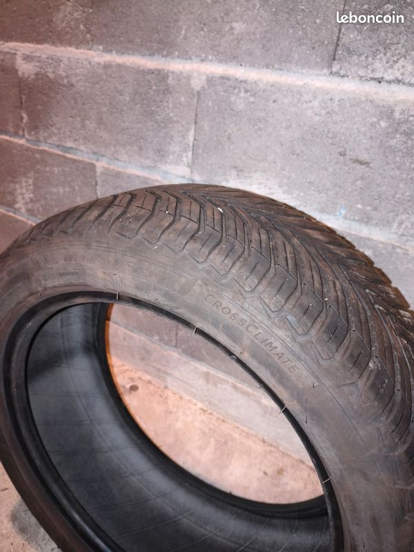 Pneu Michelin Crossclimate2 - 225/45 R17 état quasi neuf (image 1)