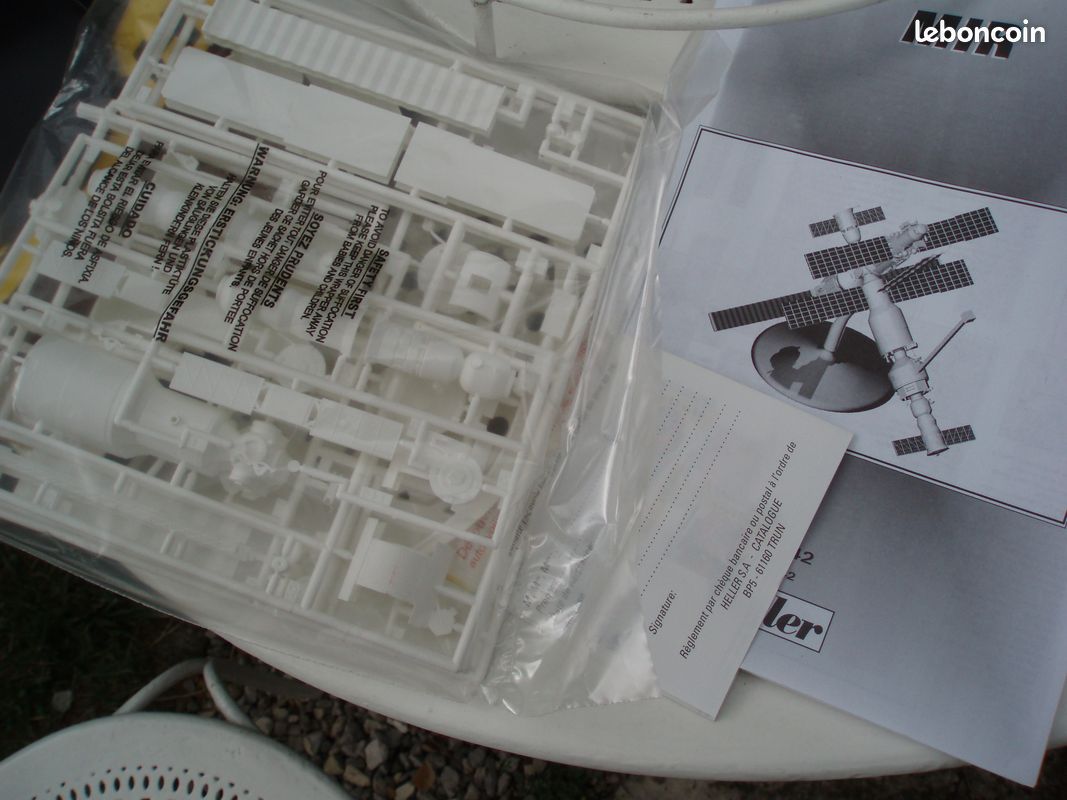 Maquette Heller Satellite Mir N66 - 1/125 - Fusée à Assembler (occasion)