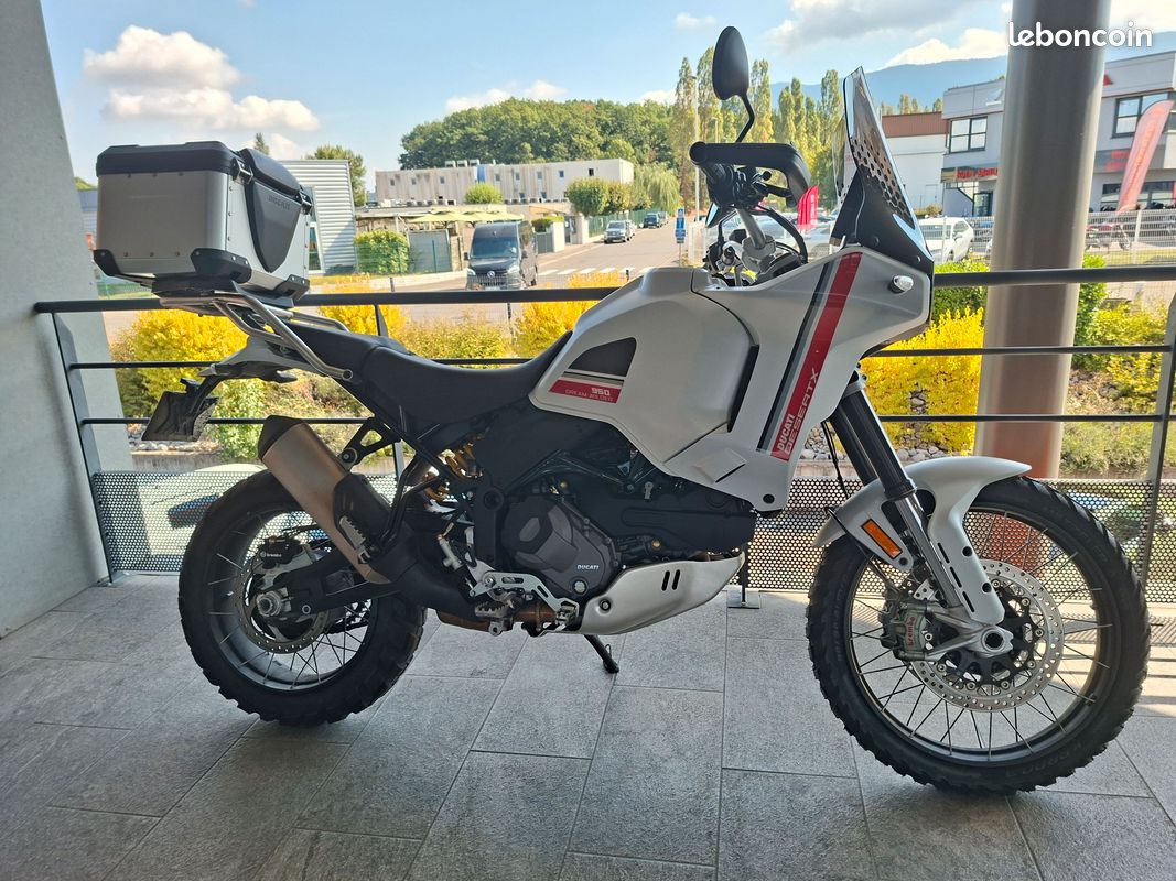 Ducati Desert X 2023 (image 1)
