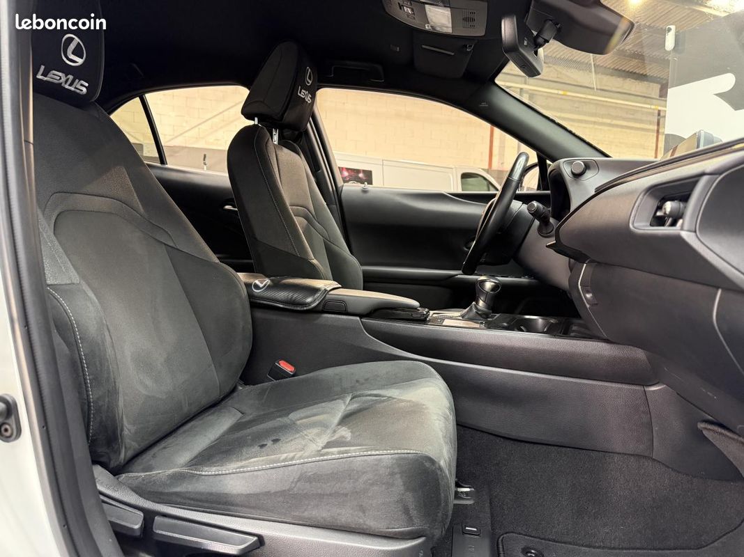 LEXUS UX 250h 2WD - BV E-CVT 2020 250H Executive (image 30)
