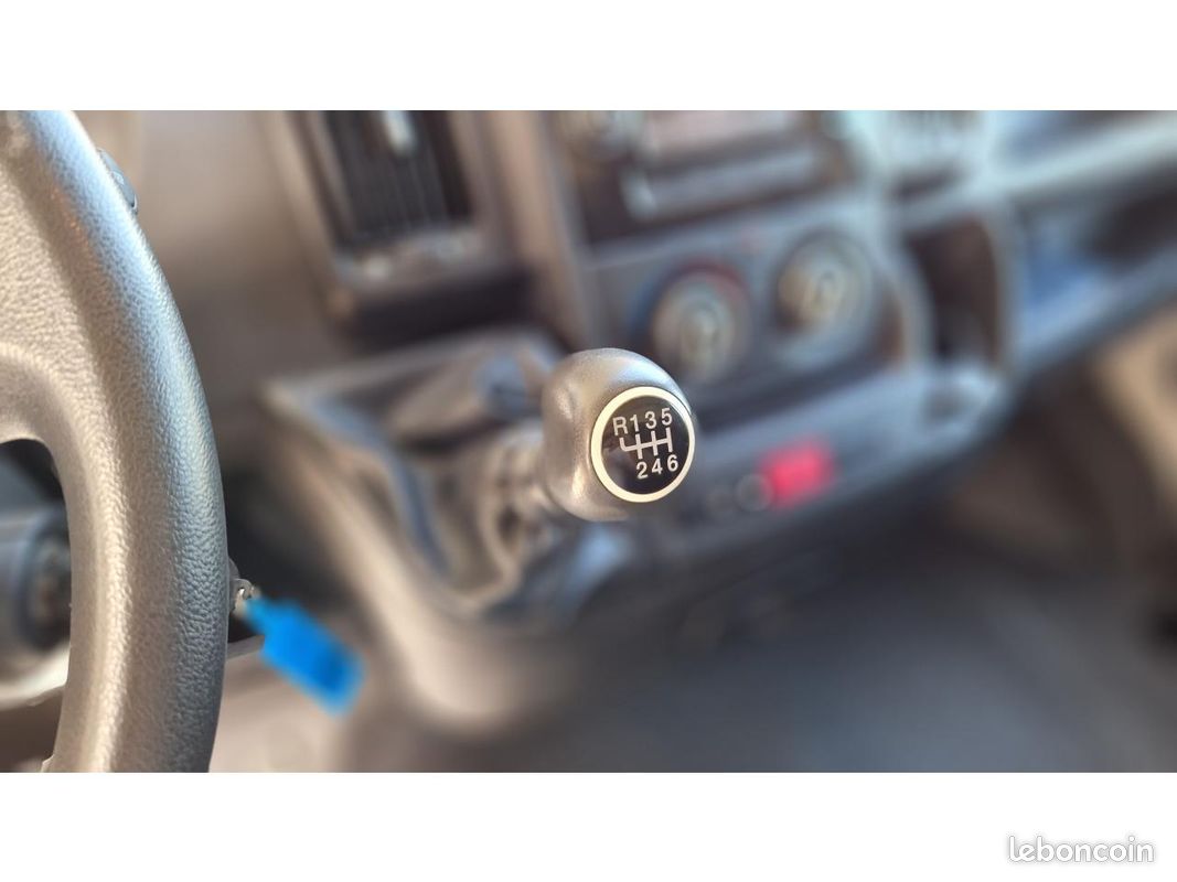 PEUGEOT BOXER Premium 333 L3H2 2.2 BlueHDi S&S - 140 (image 47)