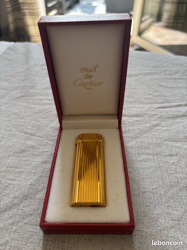 Briquet Cartier must plaqué or avec rubis (image 1)