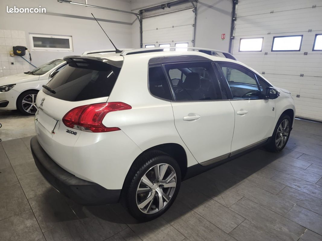 Peugeot 2008 1.6 HDI 120 BV6 - Crossway (image 8)