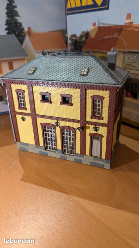 VOLLMER 3712-HO-Maquette Maison plein pied+piscine montée-sans boite