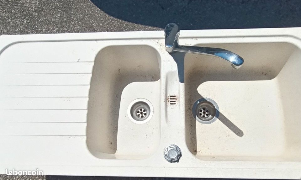 Évier double bac avec robinet et siphon (image 1)
