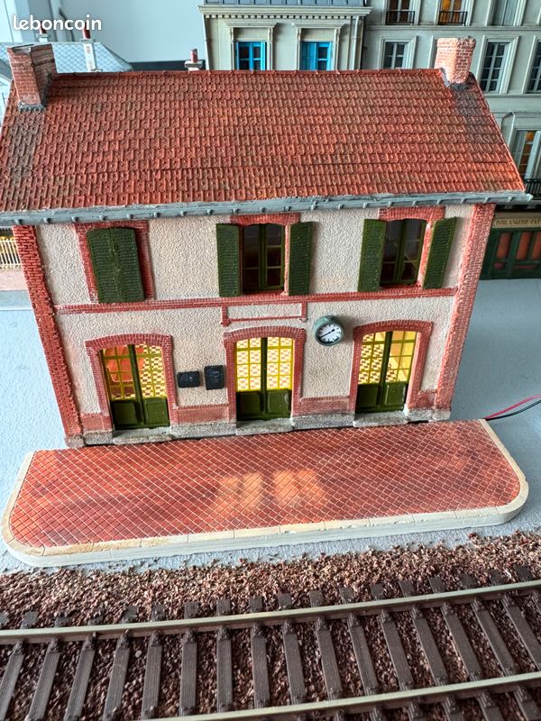 1/72. MONTAGE D'UN KIT EN PIERRE SYNTHETIQUE