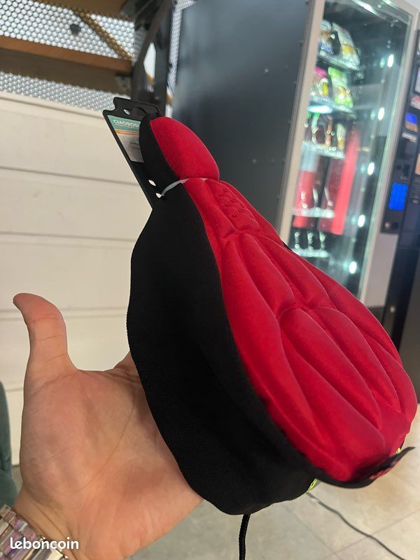 Housse de Selle Vélo en Gel et Mousse Confortable et Antidérapante 26x16cm - Rouge (image 2)