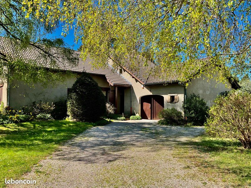 Maison 7 pièces 180 m² · à Le Chambon-sur-Lignon · 180 m² · 370 000 €