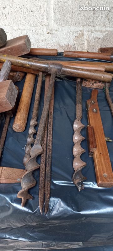 Collection d'outils du charpentier,du menuisier,du tailleur de pierre... (image 2)