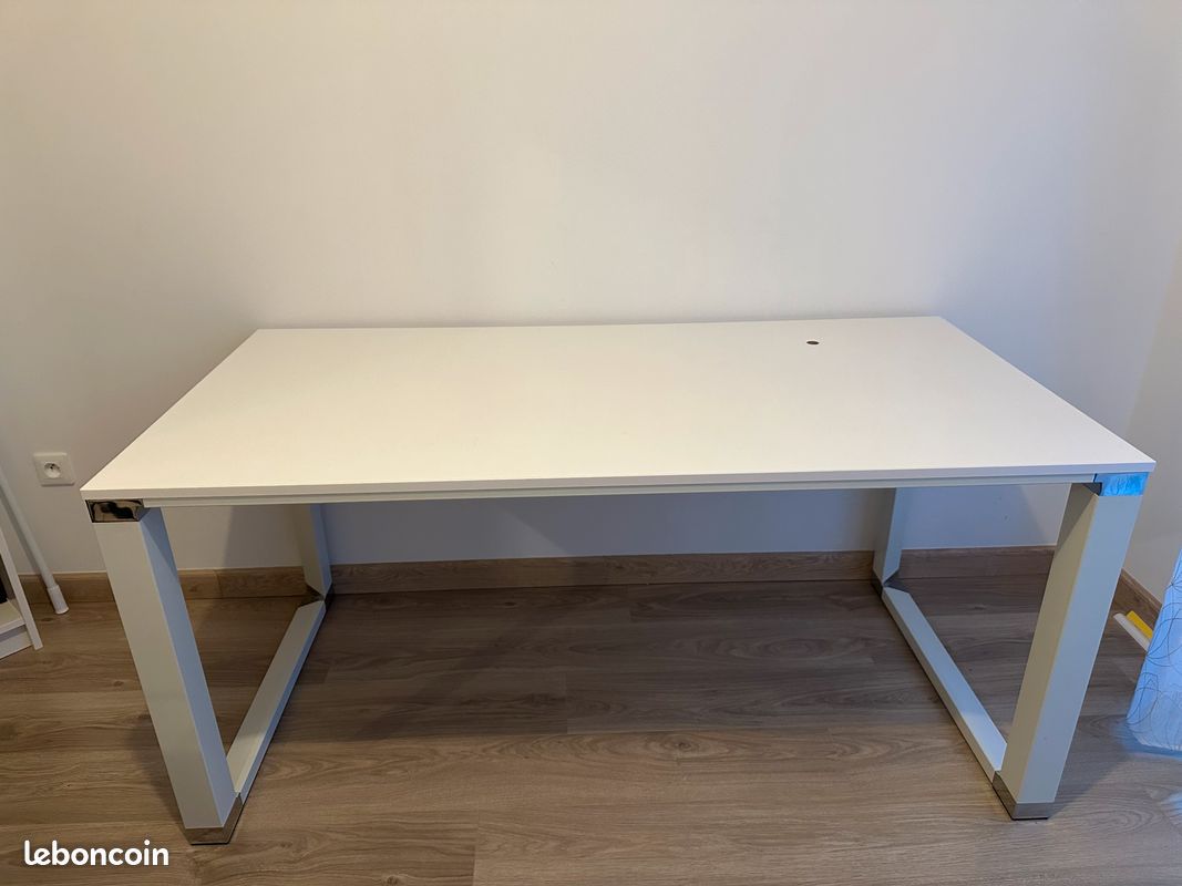 Bureau (image 1)