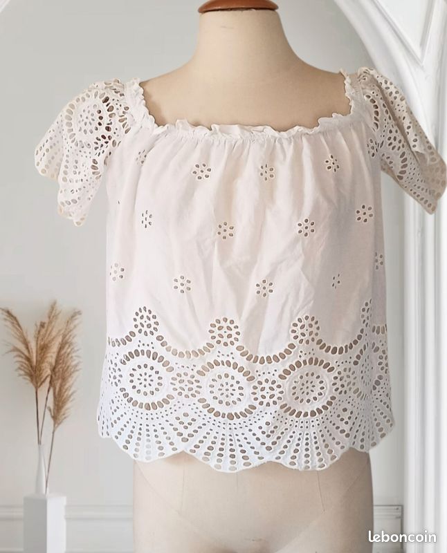 Blouse broderie anglaise stradivarius M Vêtements