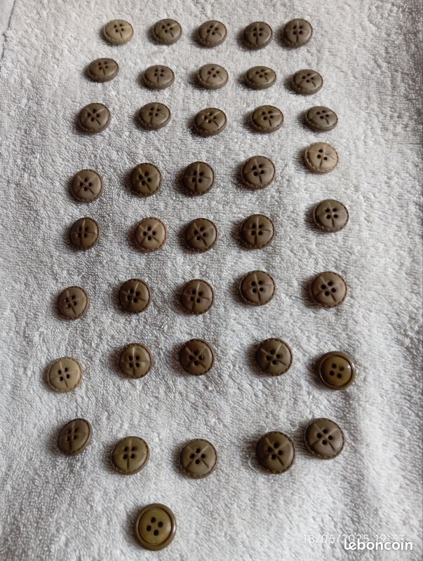 Lot de 32 boutons plat marron (image 1)
