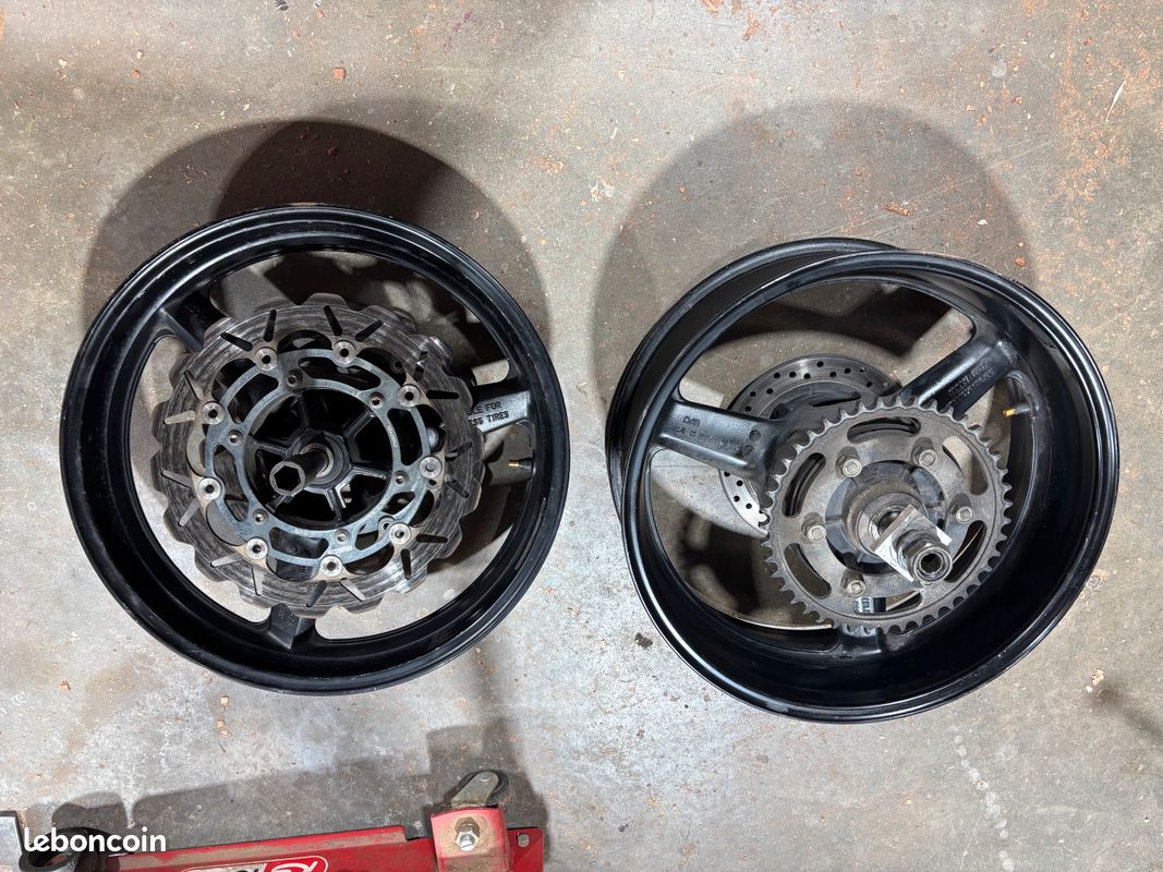 Paire de jantes yamaha R1 2003 (image 2)