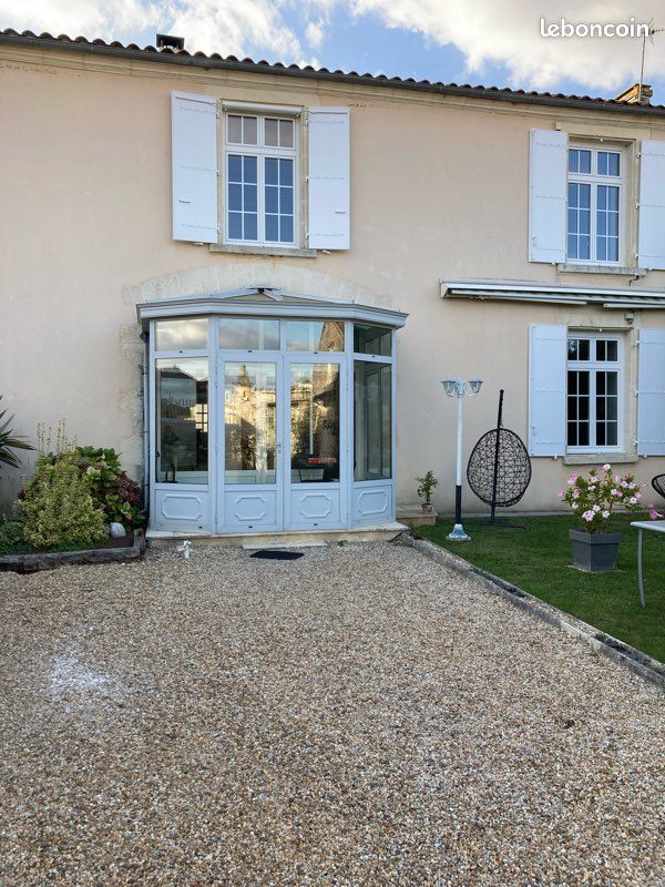 Maison 6 pièces 264 m² · à Bignay · 264 m² · 335 000 €