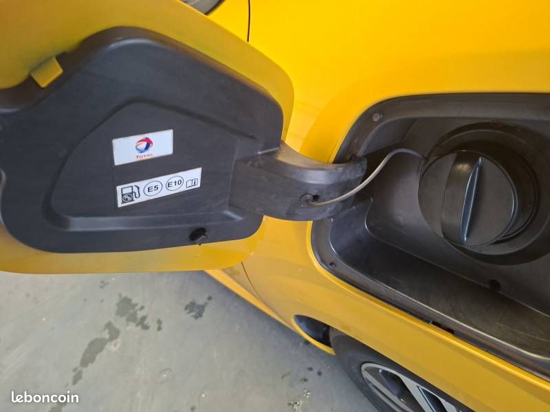 Peugeot 208 PureTech 100 S&S BVM6 Allure (image 20)