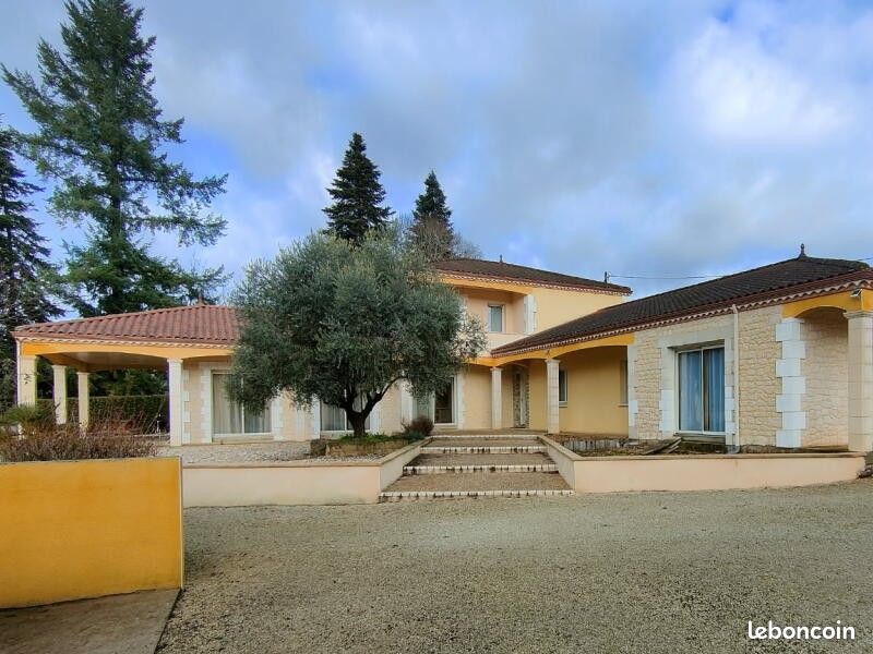 Maison 13 pièces 320 m² · à Saint-Pierre-de-Côle · 320 m² · 365 000 €