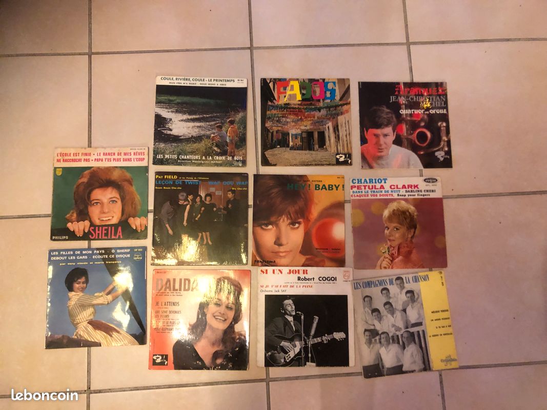 Lot de 11 vinyles - 45 tours (image 1)