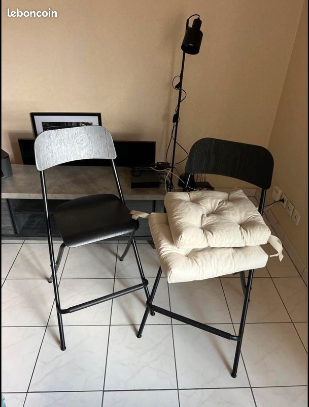 2 tabourets de bar Ikea à l'état neuf (image 1)