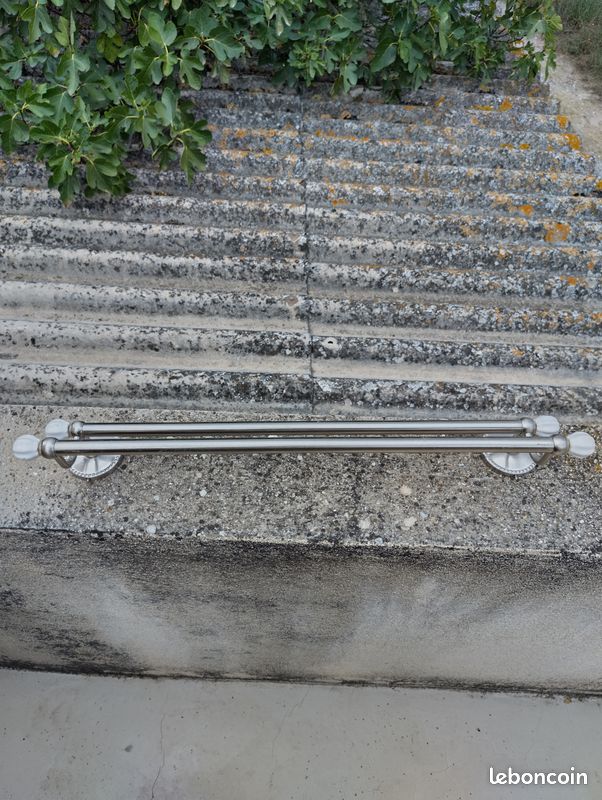 Porte serviettes murale (image 1)