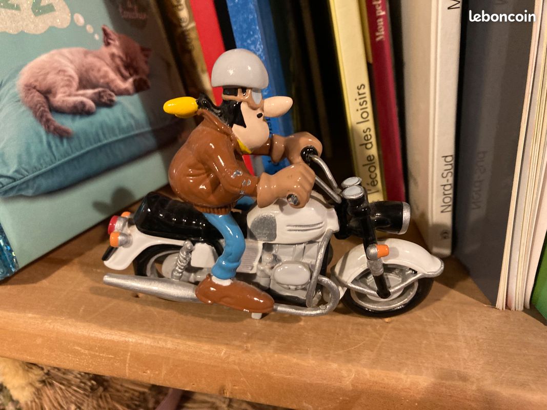 Figurine Joe Bar Team – Pierrot Moto Guzzi 750 V7 Sport – Résine 1/18