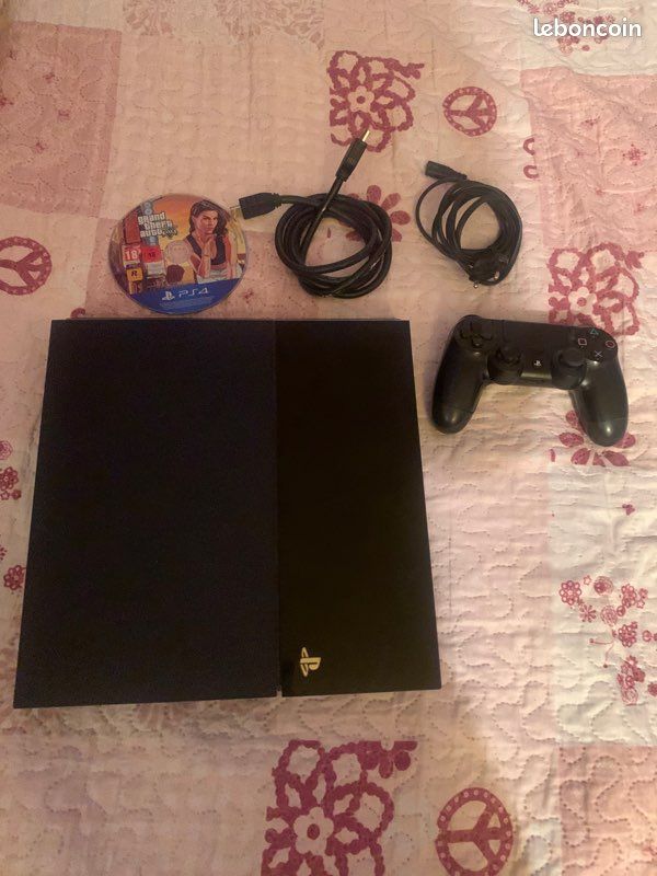 PlayStation 4 (image 1)