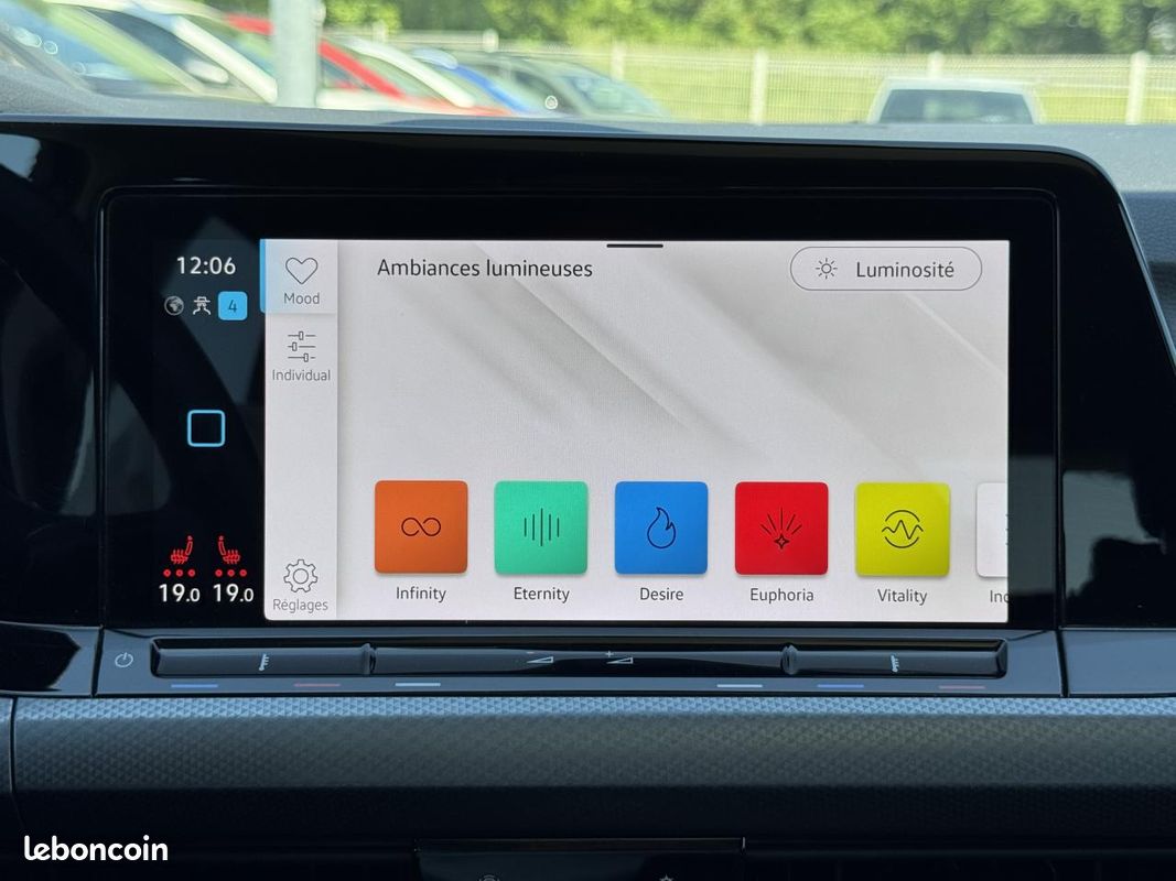VOLKSWAGEN GOLF 8 VIII 2.0 TDI 116ch DSG 7 Active Pano Matrix Navi CarPlay Acc Siege Chauffant (image 18)