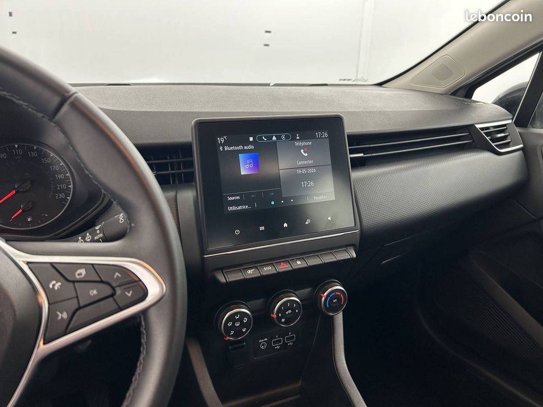RENAULT Clio TCe 90 Equilibre (image 12)