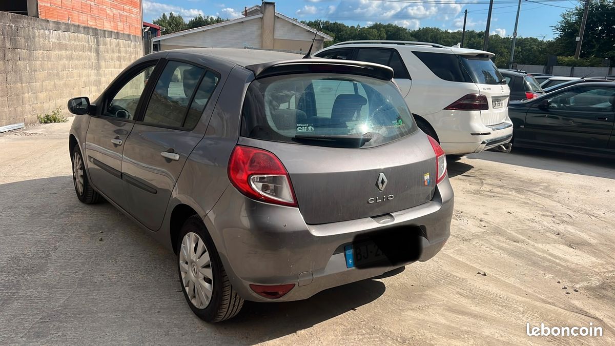 Renault Clio III GPL 1,2i 75cv 74000km (image 3)