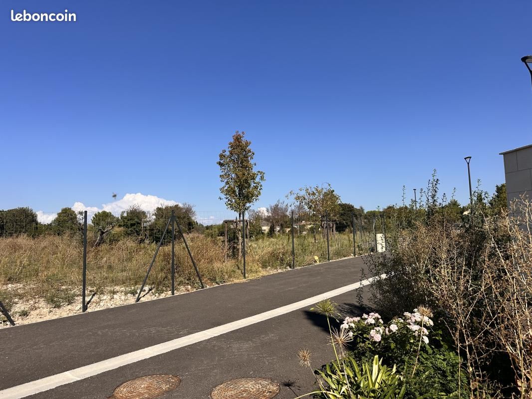 Terrain 1250 m² · à Aix-en-Provence · 726 000 €