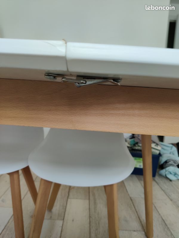 Table et 4 chaises (image 6)