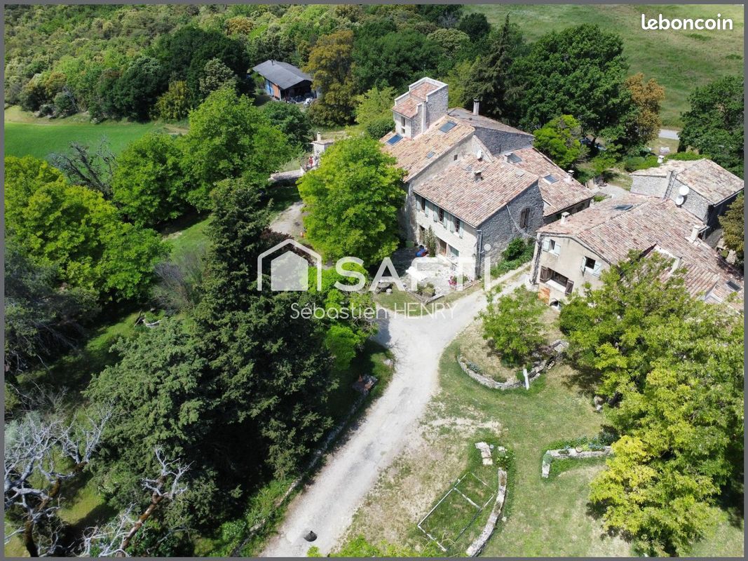 Maison 32 pièces 800 m² · à Céreste-en-Luberon · 800 m² · 2 600 000 €