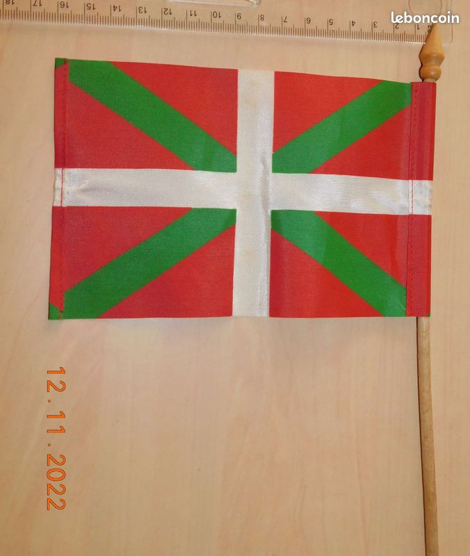 Petit drapeau pays basque en tissu (image 1)
