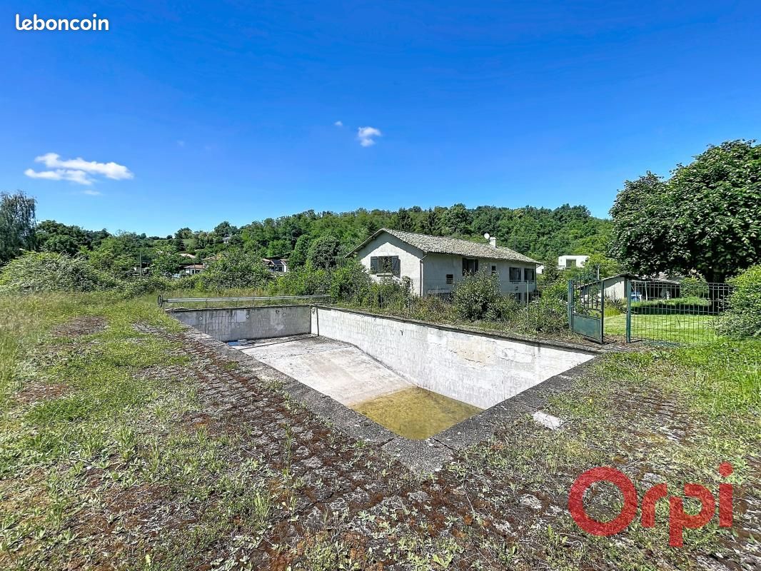 Maison 5 pièces 170 m² · à Montcarra · 170 m² · 225 000 €