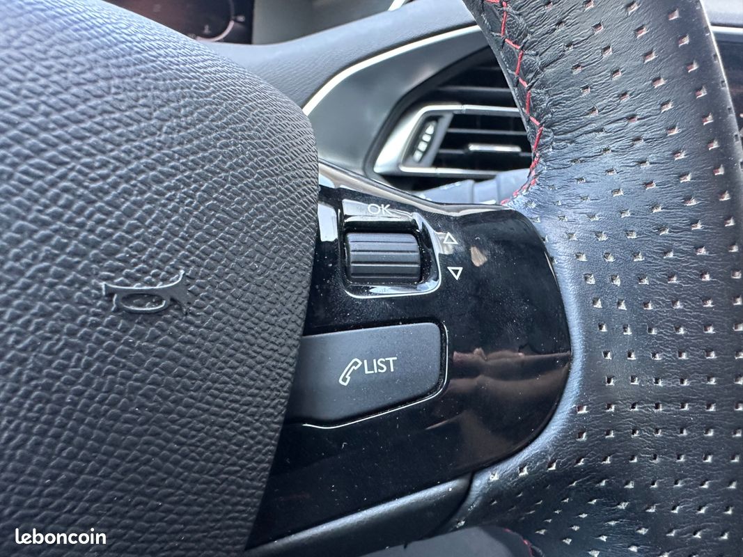 PEUGEOT 308 1.2 130ch GT PACK APPLE CARPLAY / CAMERA DE RECUL / COURROIE NEUVE / ENTRETIEN PEUGEOT (image 24)
