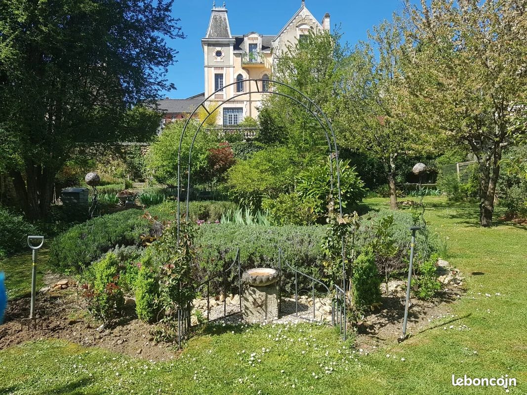 Maison 16 pièces 283 m² · à Bergerac · 283 m² · 390 350 €