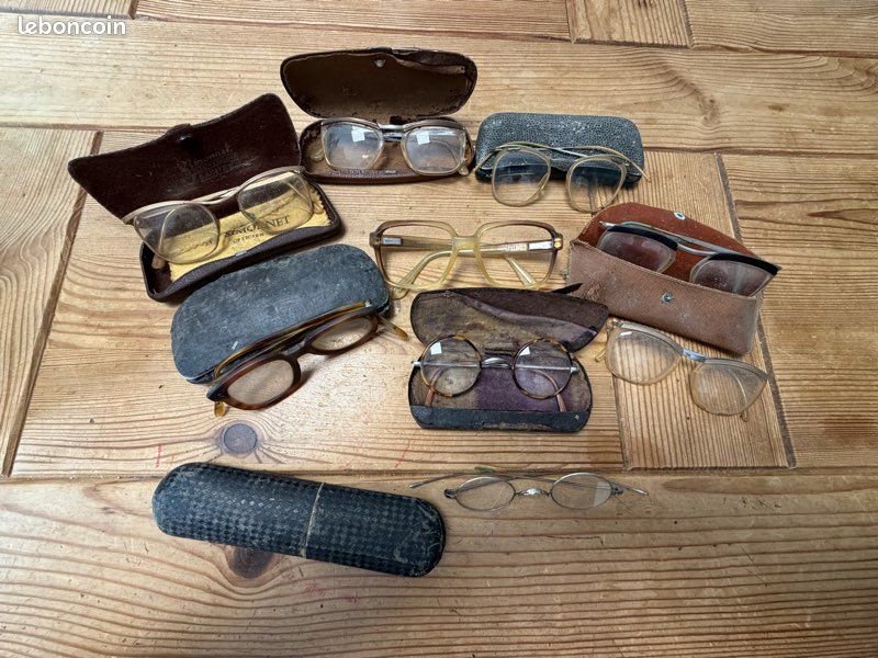 Lot de lunettes vintage et leur boîtier métalliques (image 1)